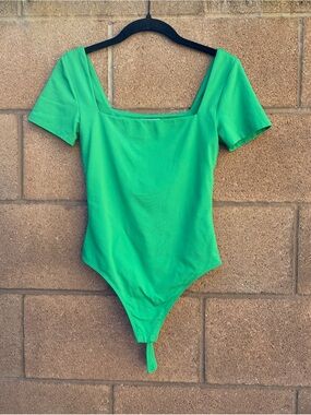 Aritzia Babaton Bright Green Square Neck Bodysuit